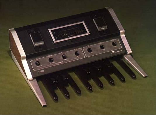 moog Taurus Synthesizer（モーグ タウラスI） s-l400.jpg